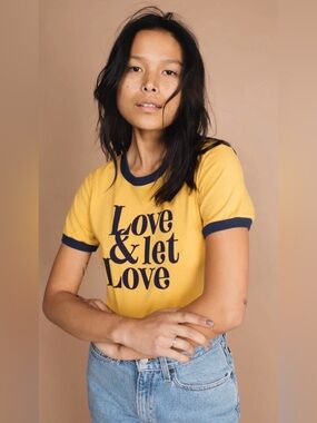 The Bee & The Fox Love and Let Love T-Shirt Sz XL